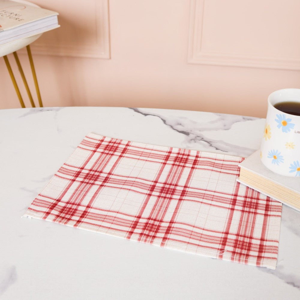 Red and White Placemat Nestasia