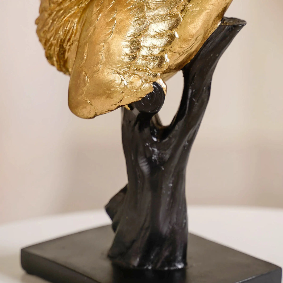 Elegant Macaw Showpiece Gold Nestasia