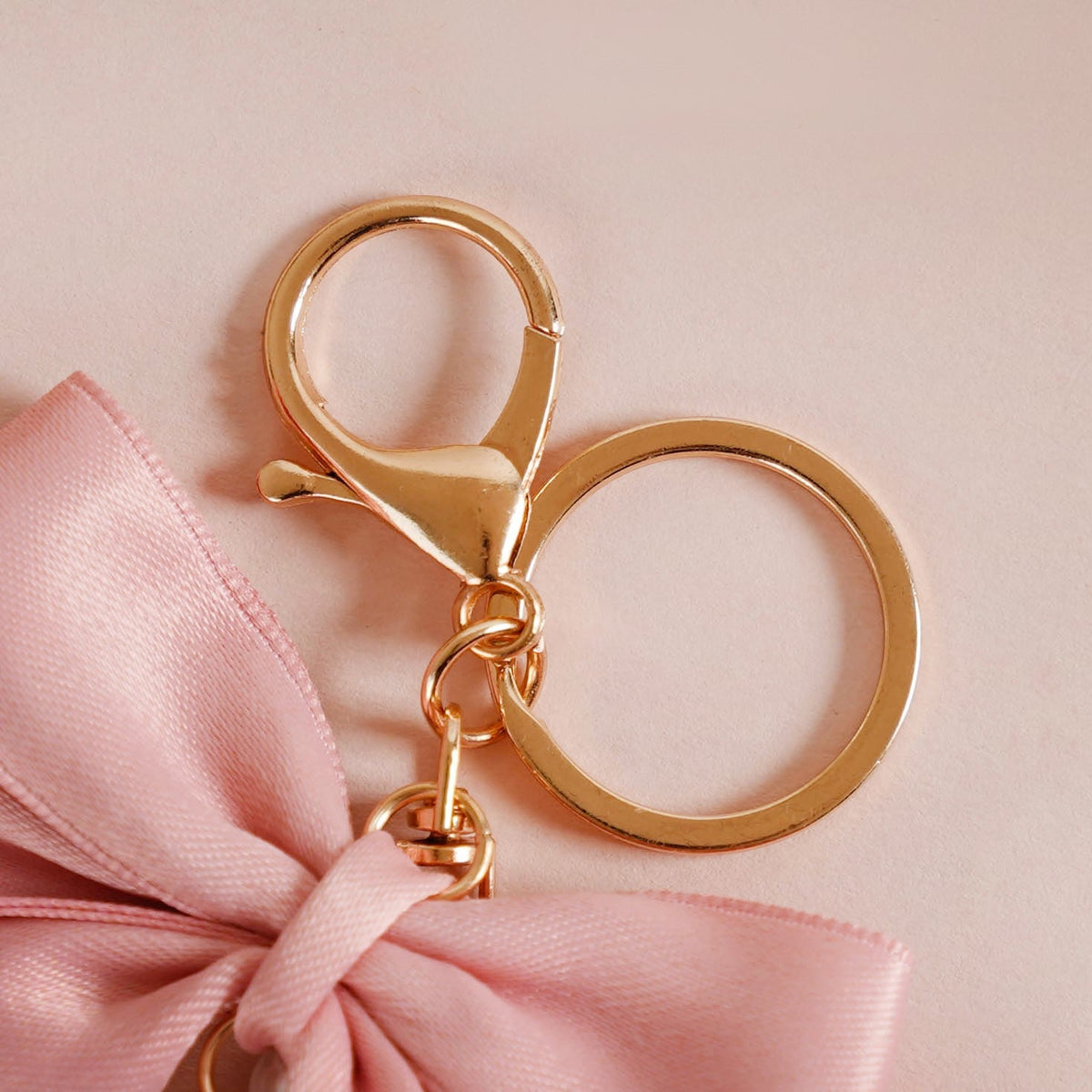 Pretty In Pink Cute Bow And Pearls Keychain Nestasia