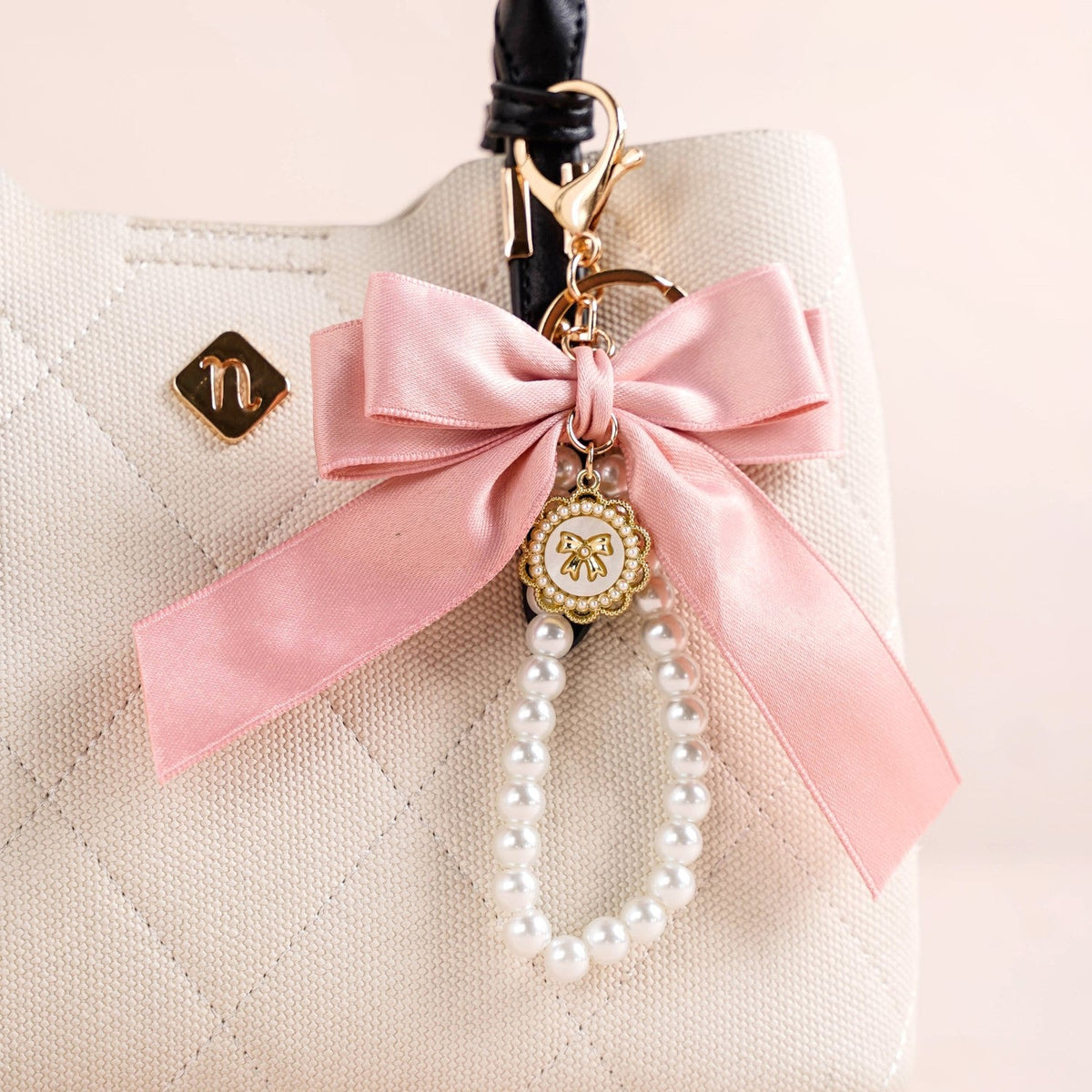 Pretty In Pink Cute Bow And Pearls Keychain Nestasia