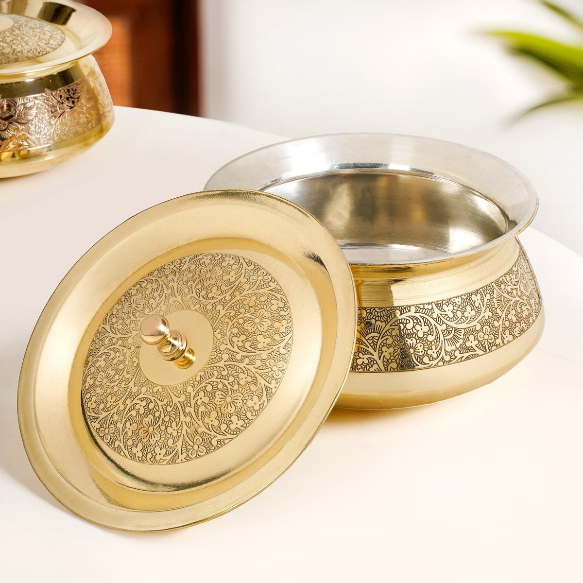Pure Brass Embossed Handi Cooking Pot With Lid 2300ml Nestasia