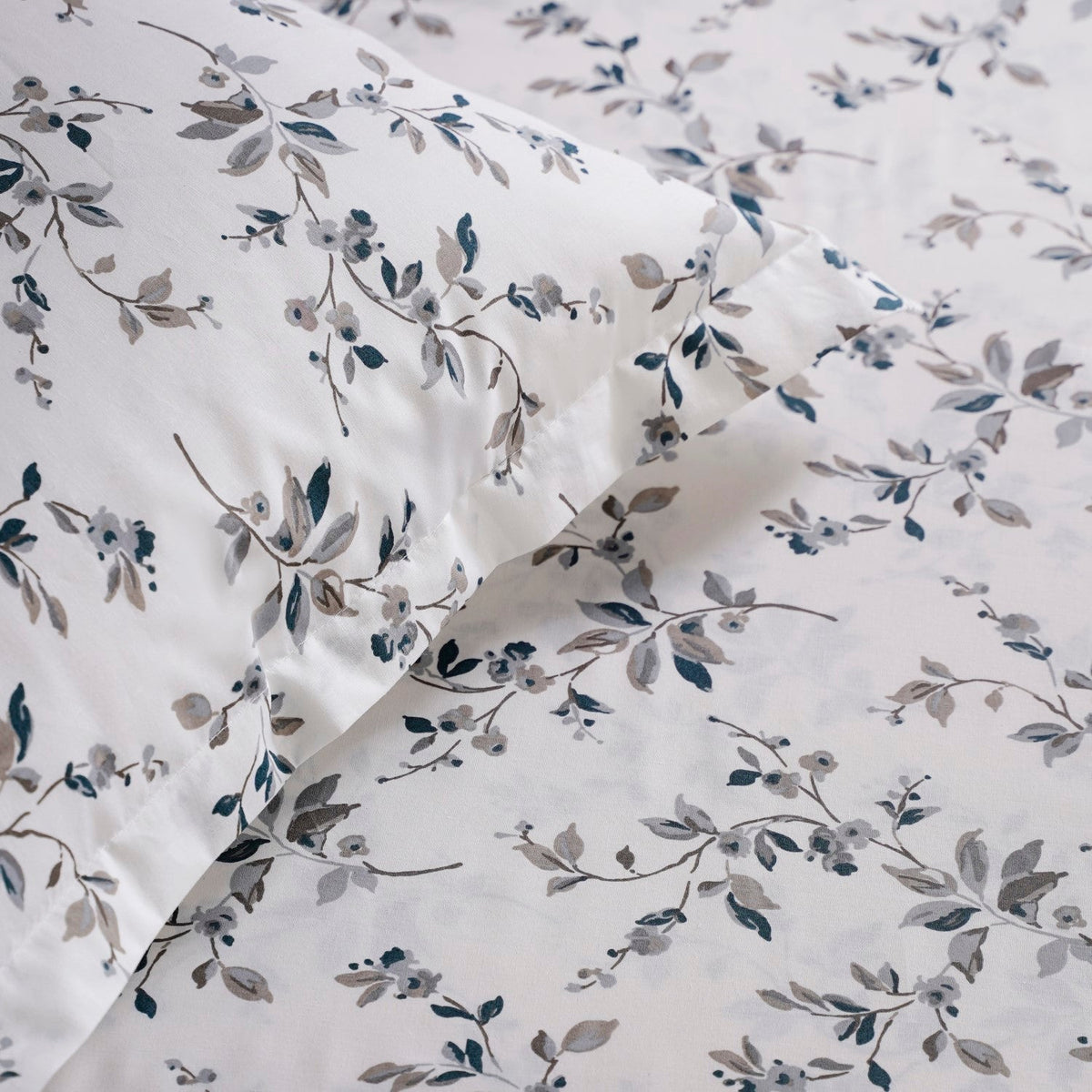 Frostbloom Queen Size Bedding Set 254x229cm Nestasia