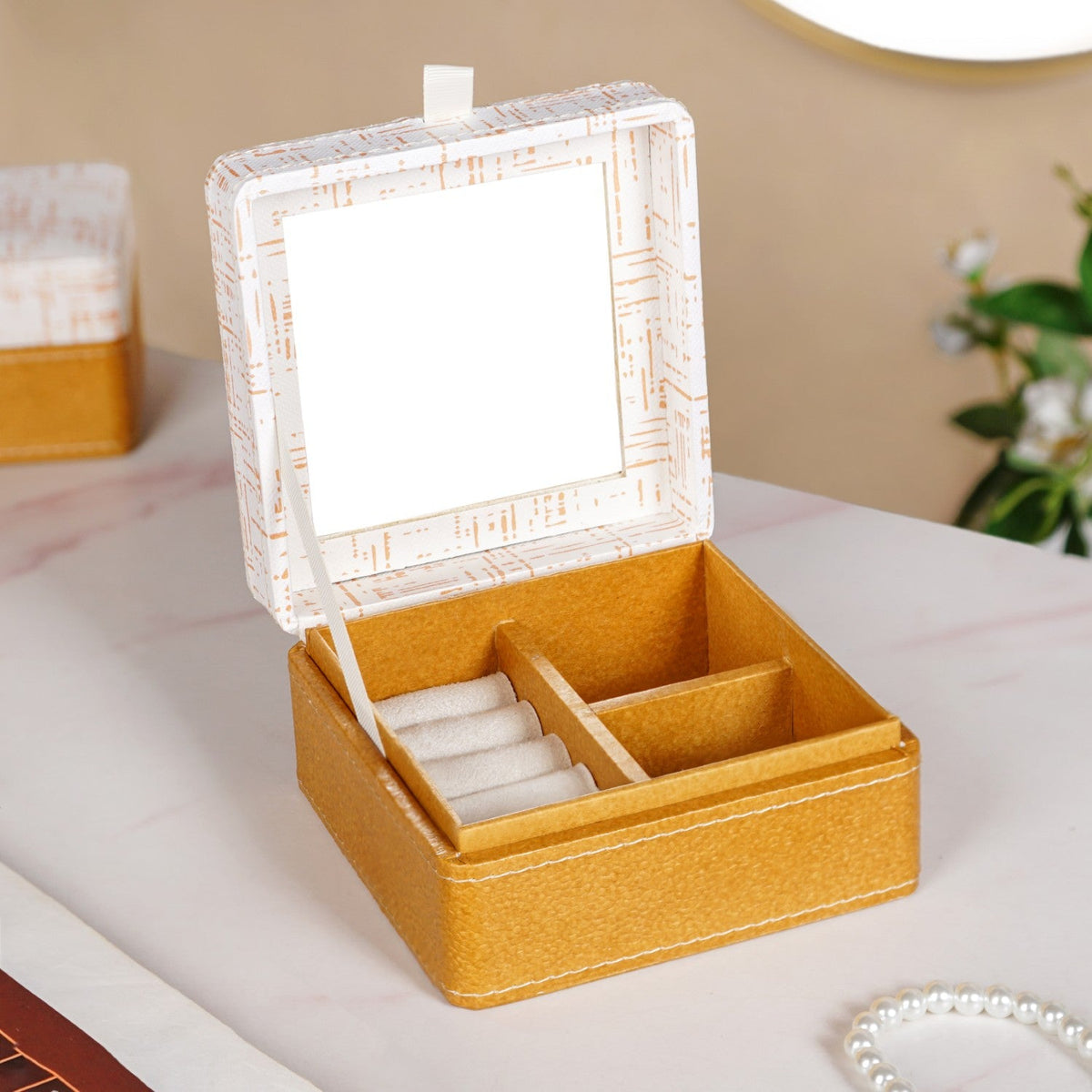 Quadrata Pattern Multi Section Jewellery Box With Mirror Nestasia