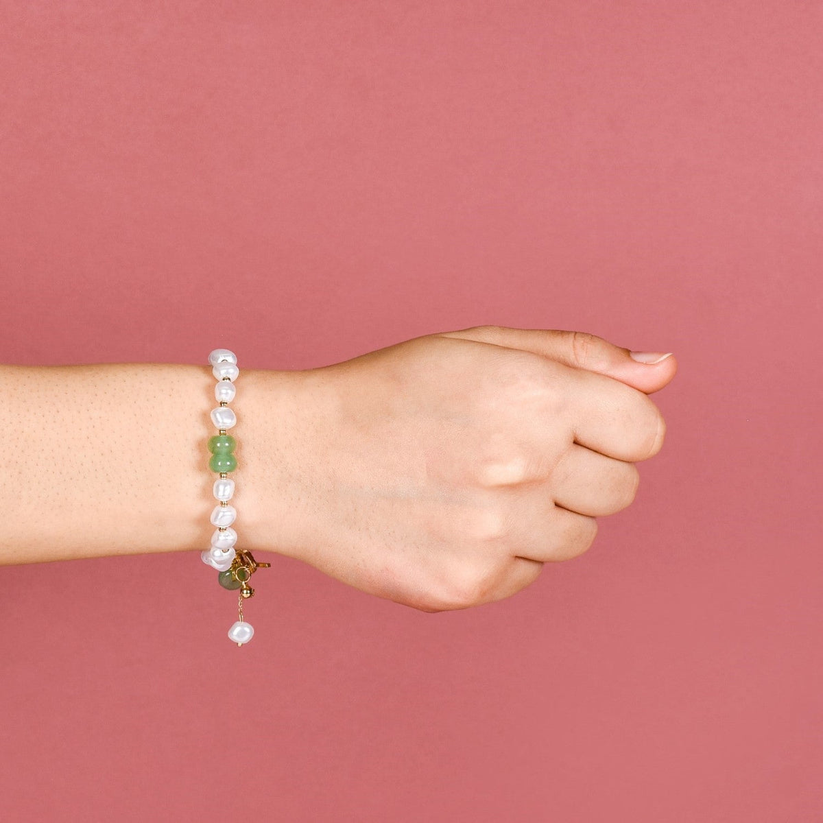 Faux Pearl And Jade Charm Bracelet Nestasia