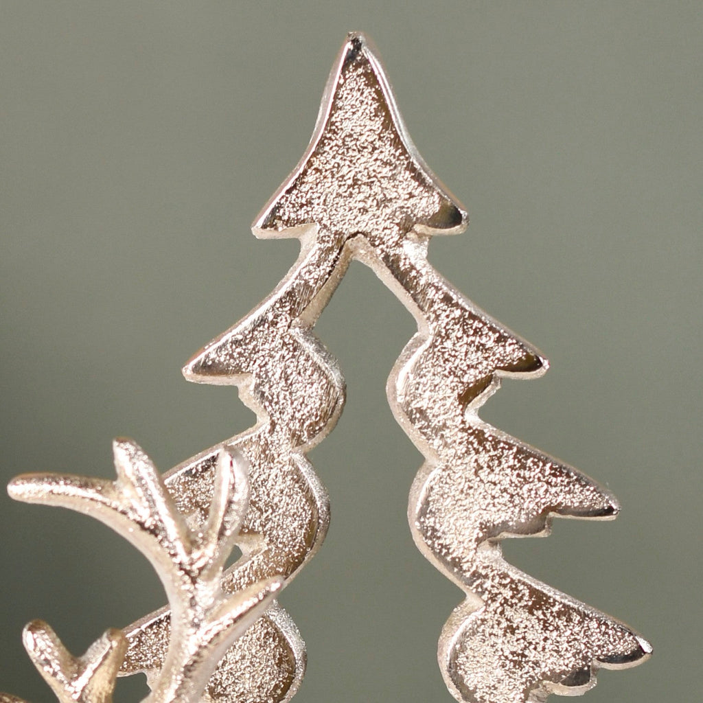 Reindeer By The Noel Tree Metal Decor Nestasia