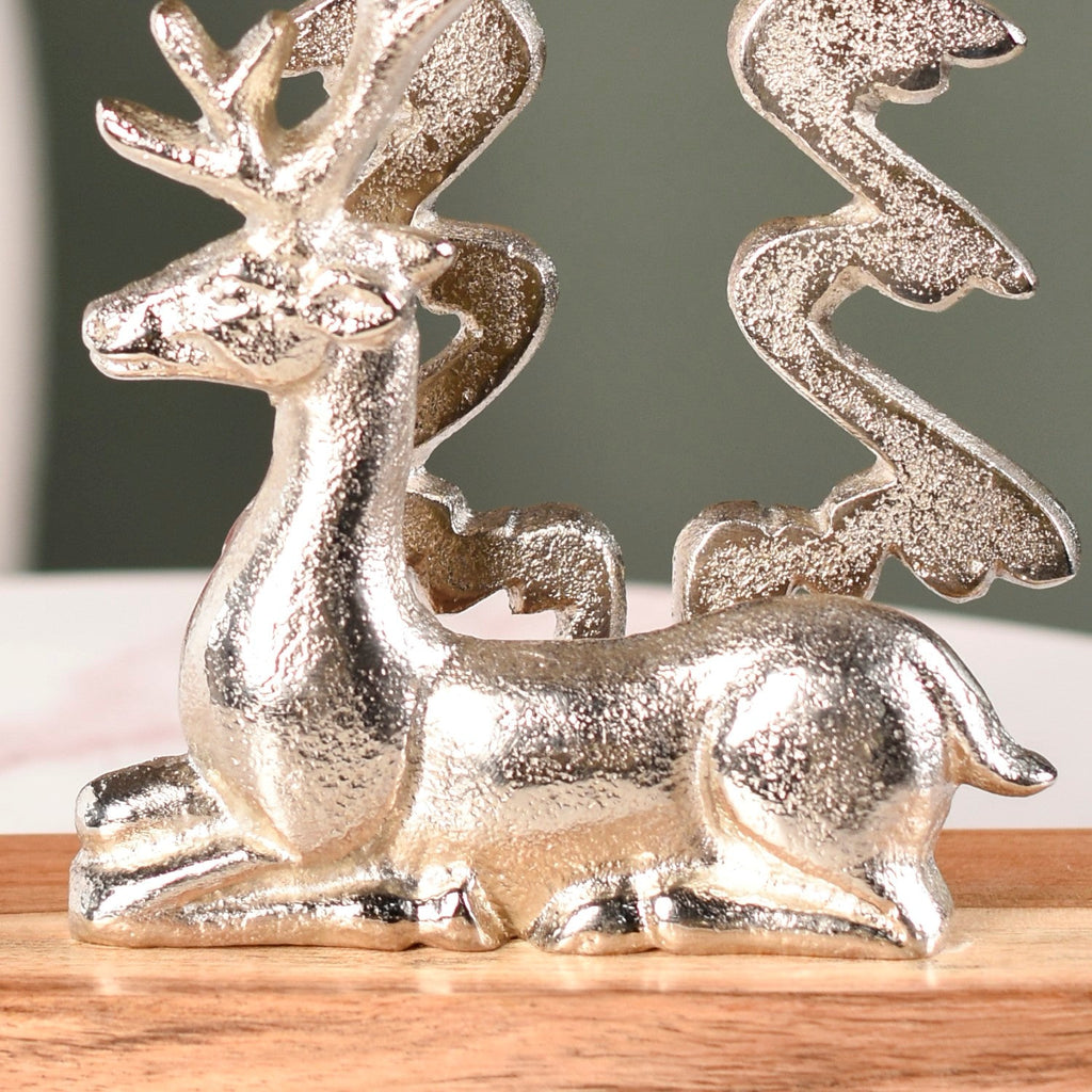 Reindeer By The Noel Tree Metal Decor Nestasia