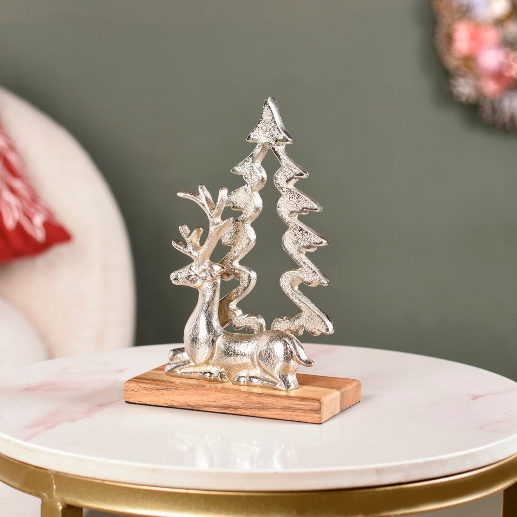Reindeer By The Noel Tree Metal Decor Nestasia