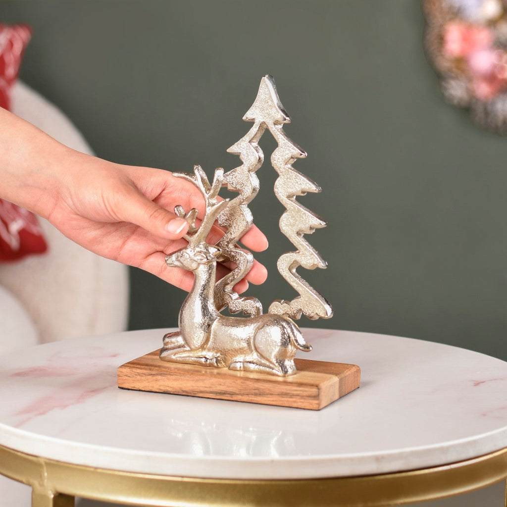 Reindeer By The Noel Tree Metal Decor Nestasia