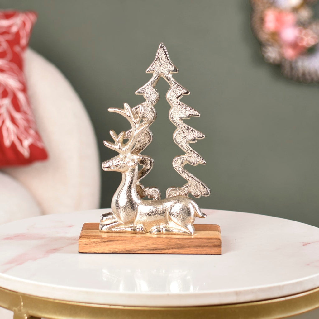 Reindeer By The Noel Tree Metal Decor Nestasia