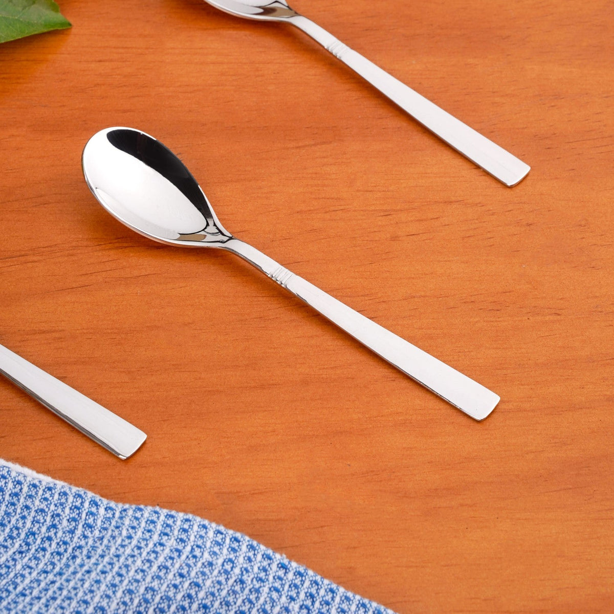 Ring Cut Stainless Steel Flatware Set Of 18 Nestasia
