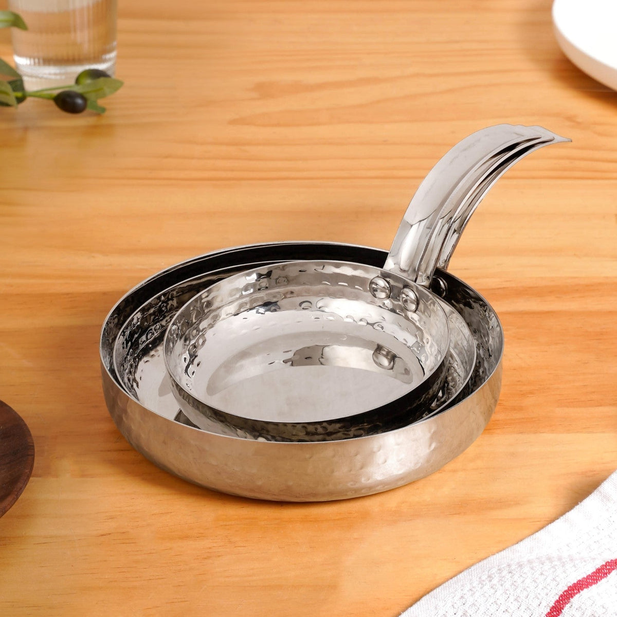 Hammered Stainless Steel Serving Pan With Handle Set Of 3 Nestasia