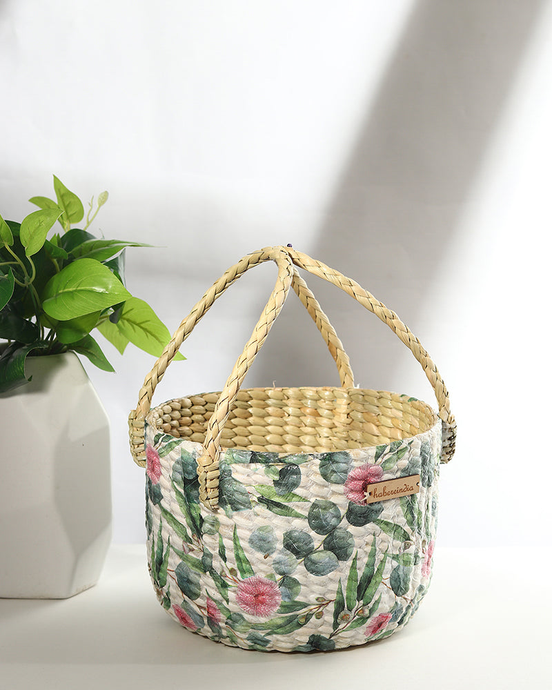 Natural Seagrass Hamper Basket for Tabletop Display and Eco-Friendly Storage
