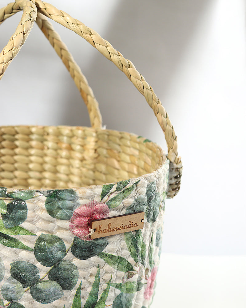 Natural Seagrass Hamper Basket for Tabletop Display and Eco-Friendly Storage