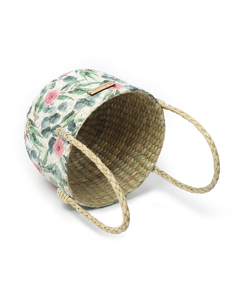 Natural Seagrass Hamper Basket for Tabletop Display and Eco-Friendly Storage