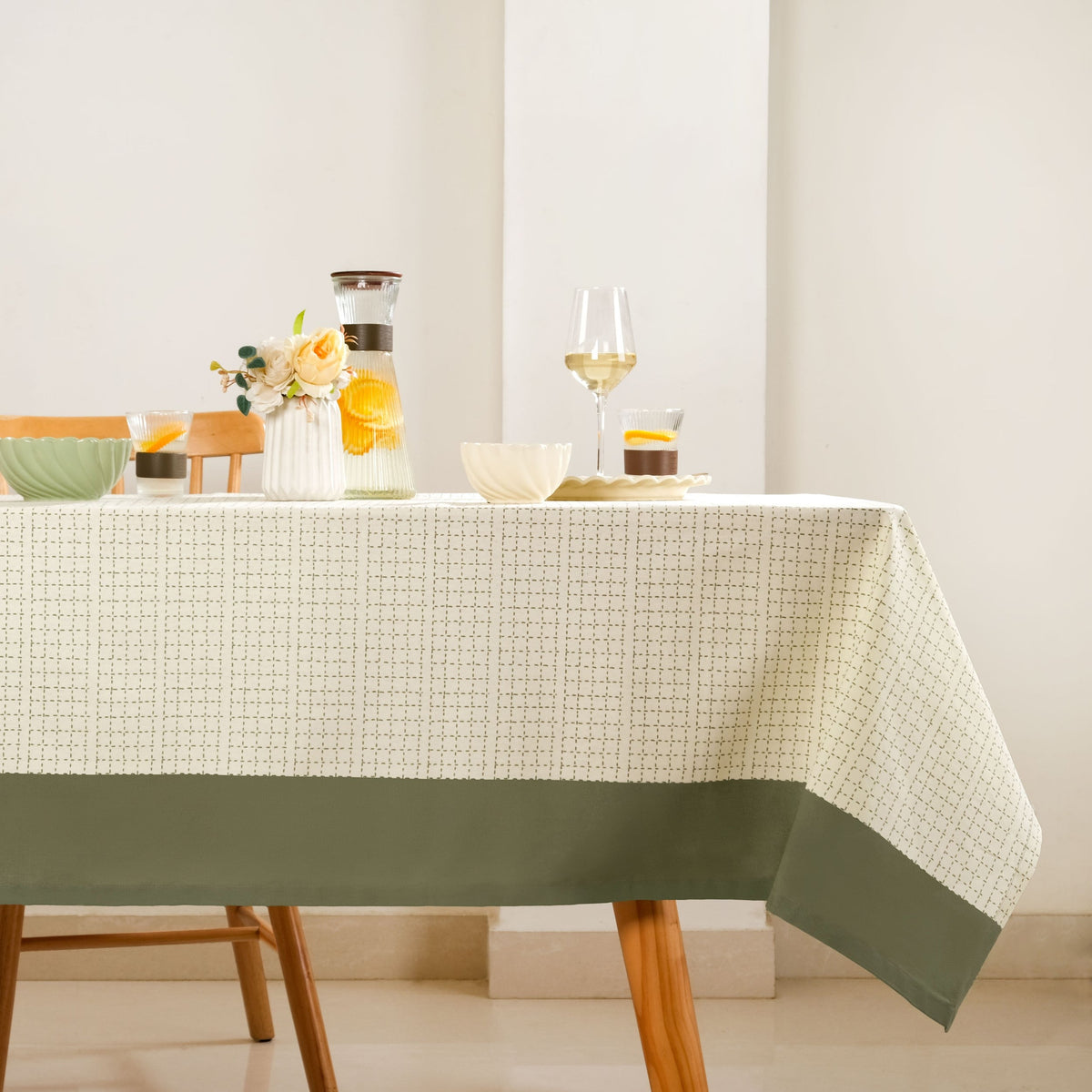 Palm Grove 8 Seater Cotton Table Cover 274x152cm Nestasia