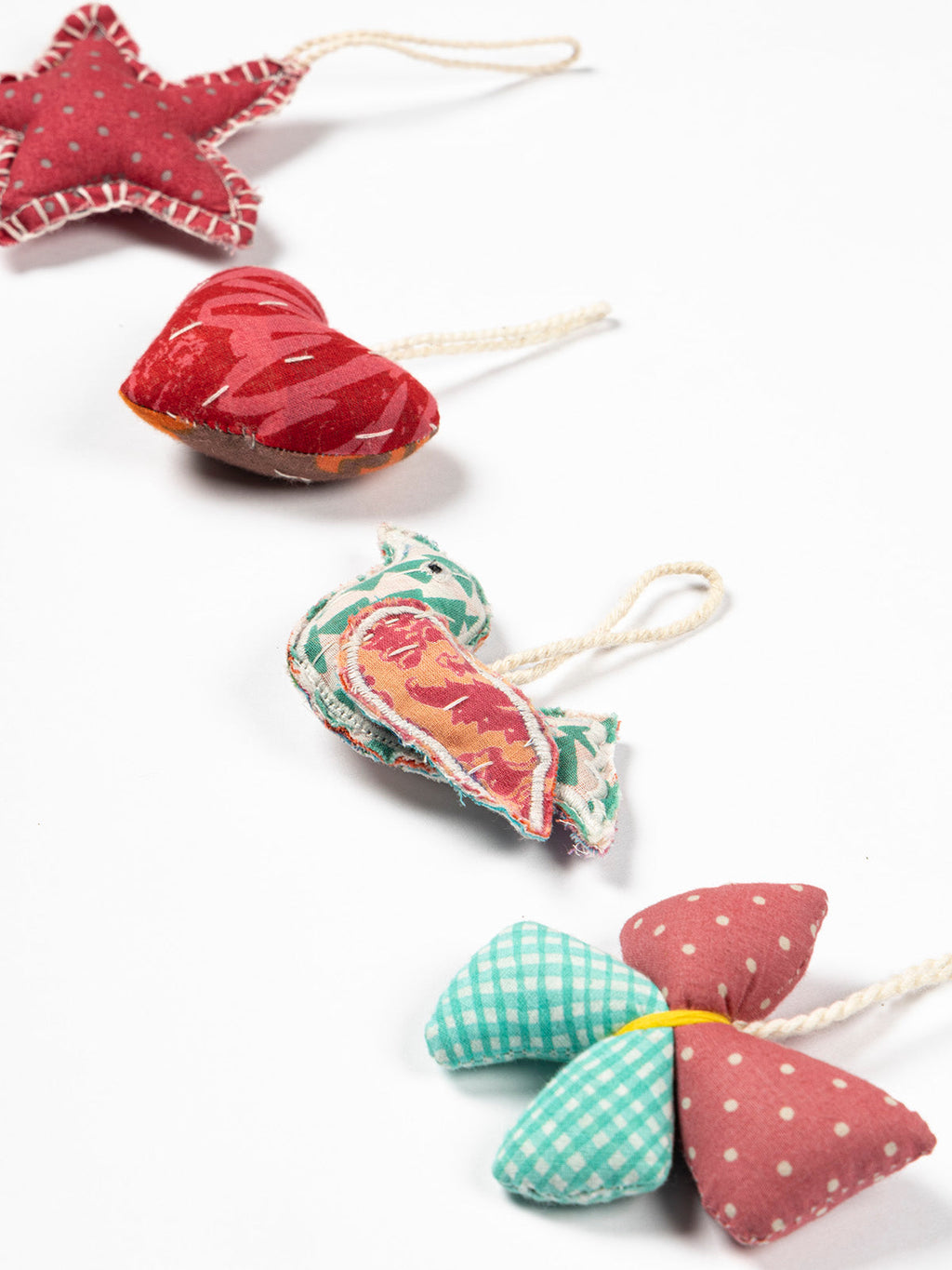 Dreamy Ornaments 4pcs Contrast Living