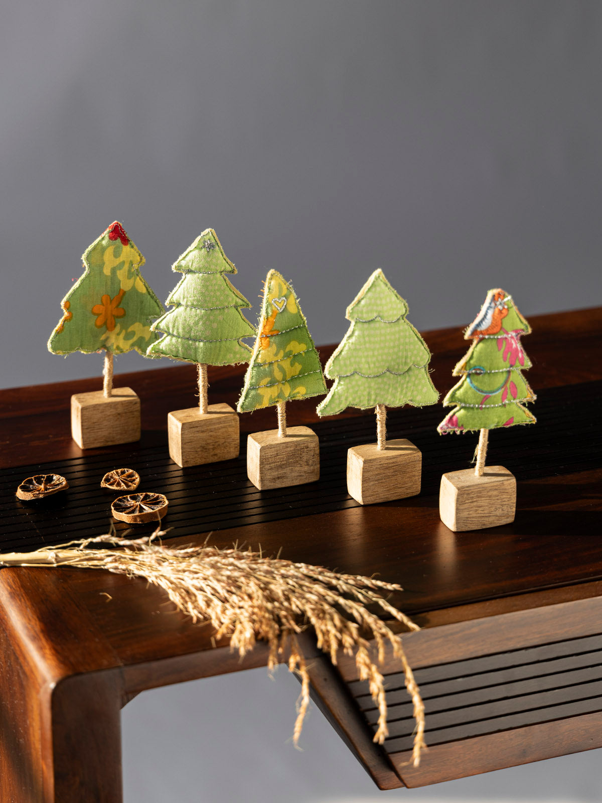 Holiday Trees 5pcs Contrast Living
