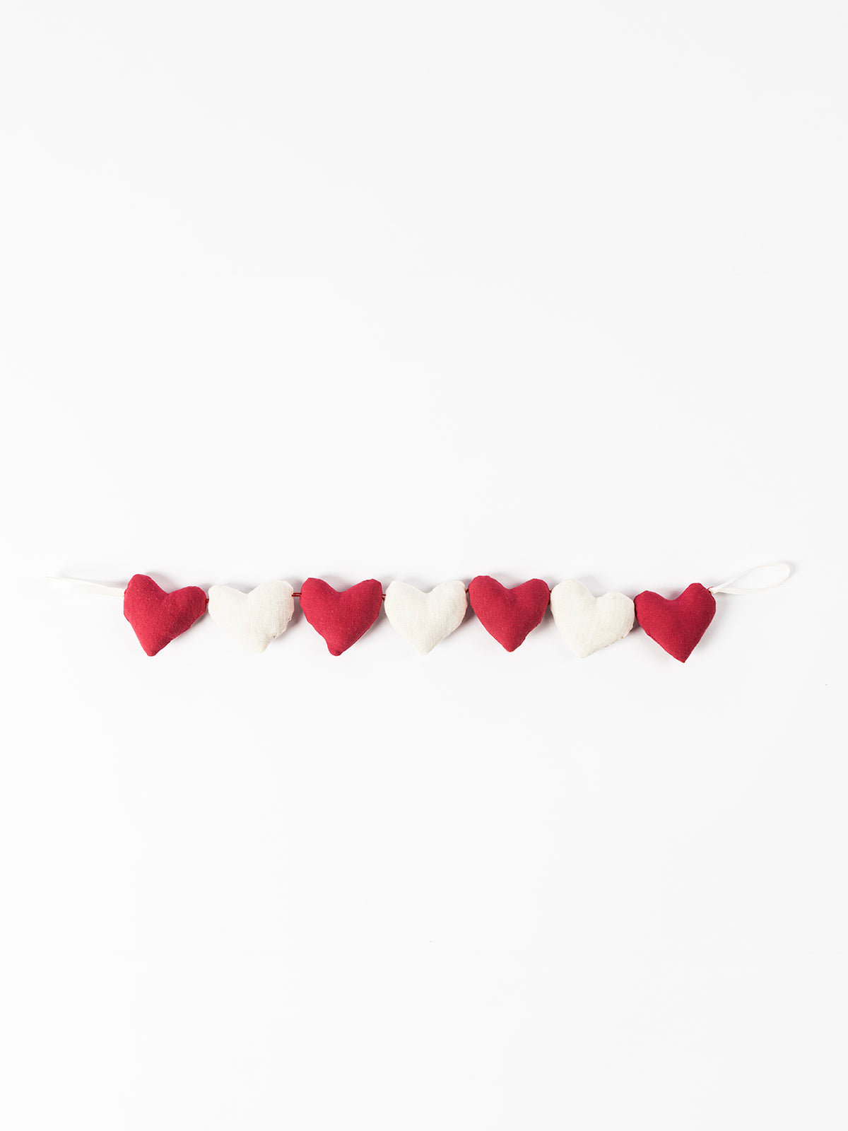 Love Issues Garland Contrast Living