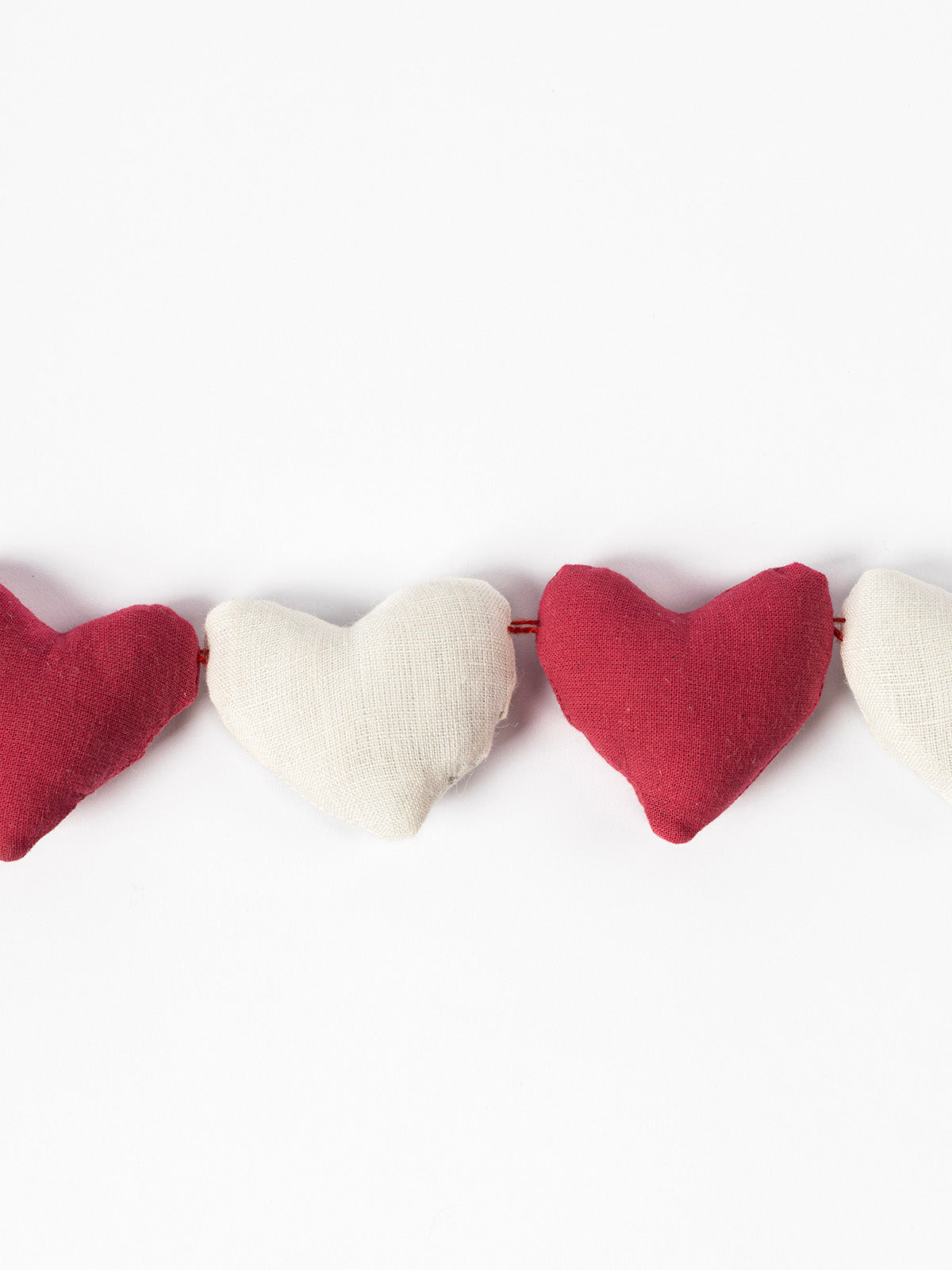 Love Issues Garland Contrast Living