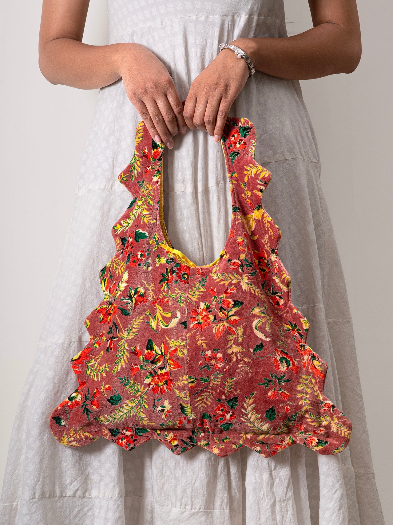 Tote-ally Gulabi Tote Contrast Living