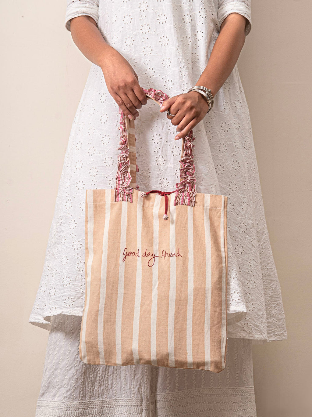 Good Mood Tote Contrast Living