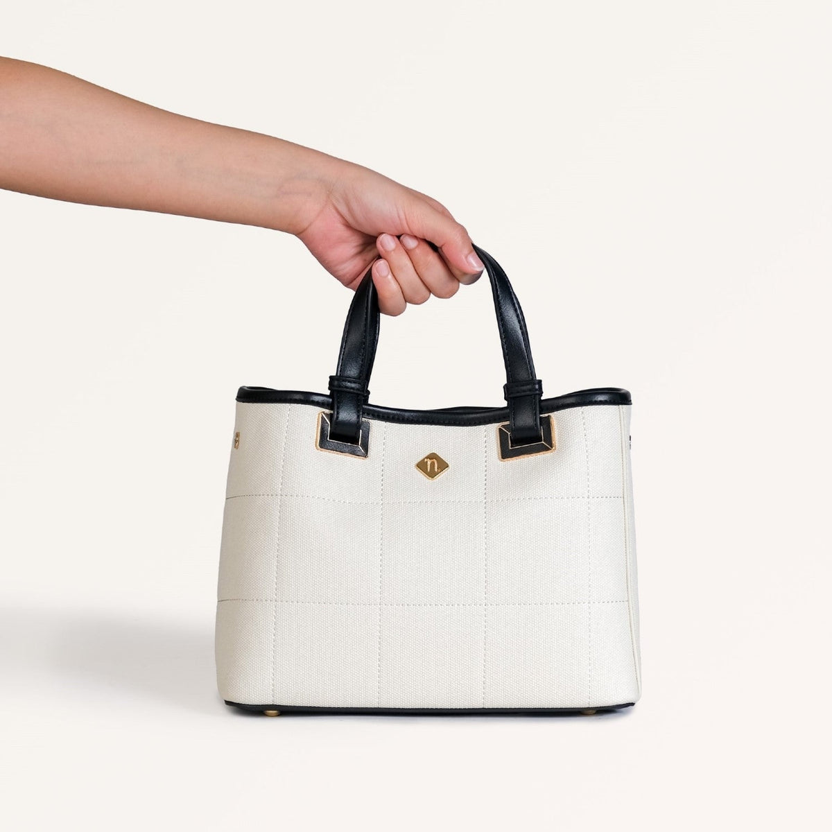 Luma Handbag With Sling Strap Nestasia