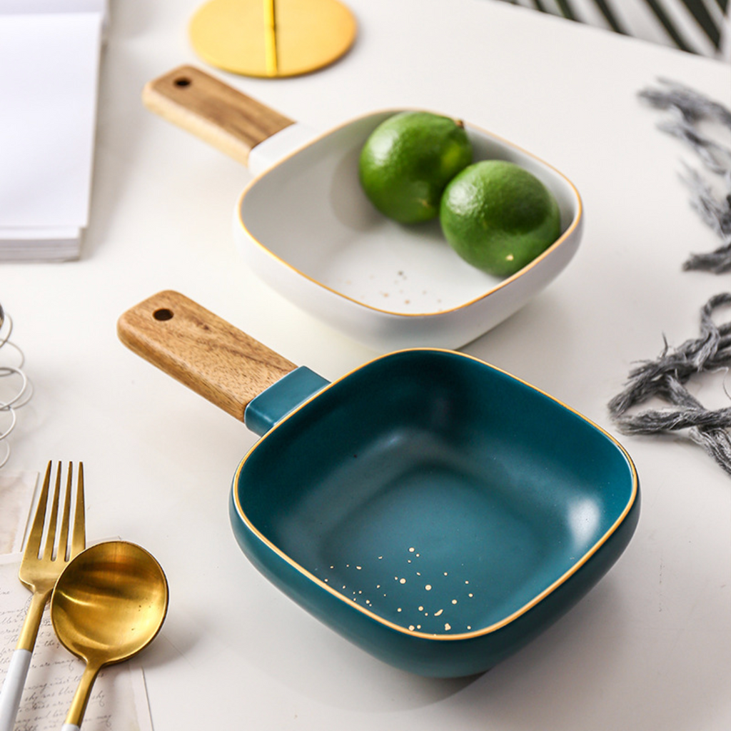 CARA bowl with wooden handle - classic white Nestasia
