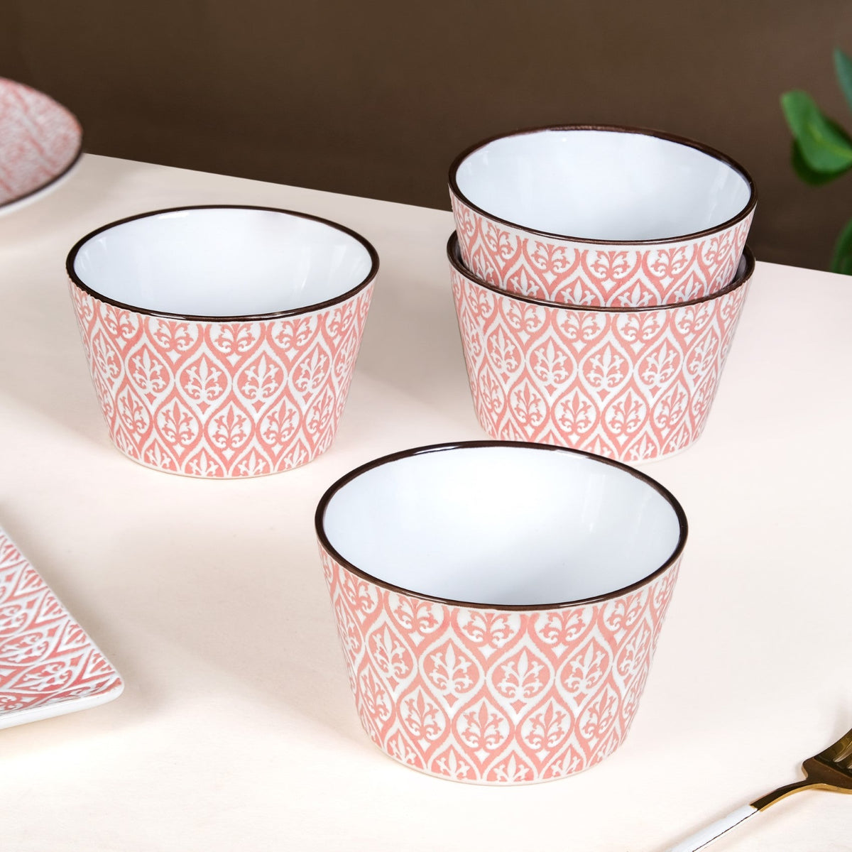 Set Of 4 Ceramic Baroque Serving Bowl Pink 650ml Nestasia