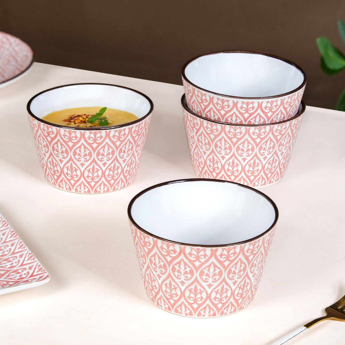 Set Of 4 Ceramic Baroque Serving Bowl Pink 650ml Nestasia