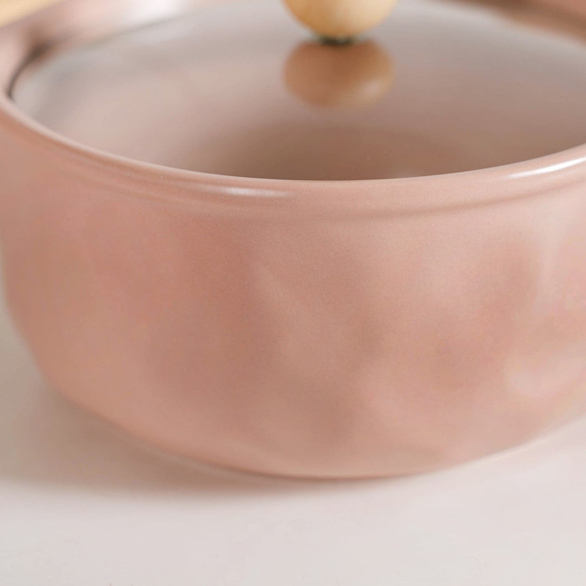 Peach Pebble Ceramic Serving Bowl With Lid 950ml Nestasia