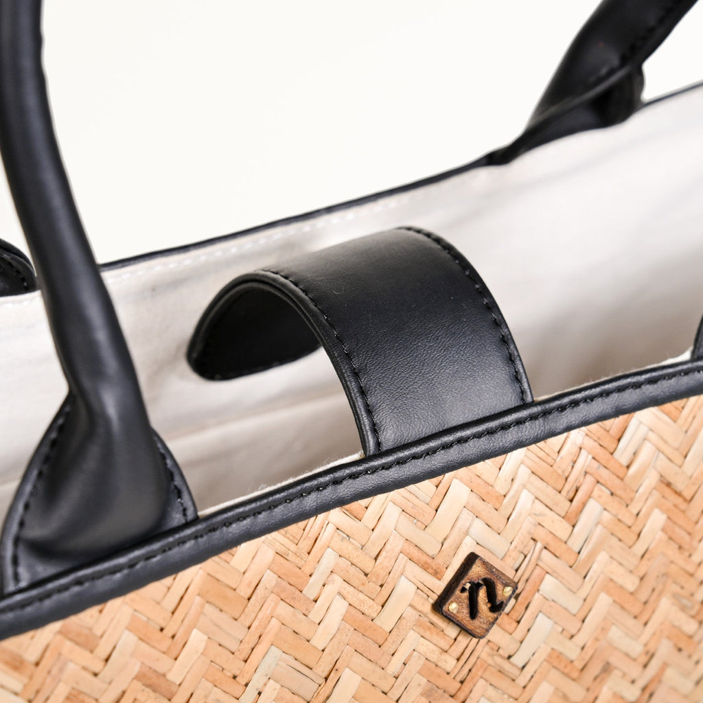 BreezeBag Carryall Black Tote Nestasia