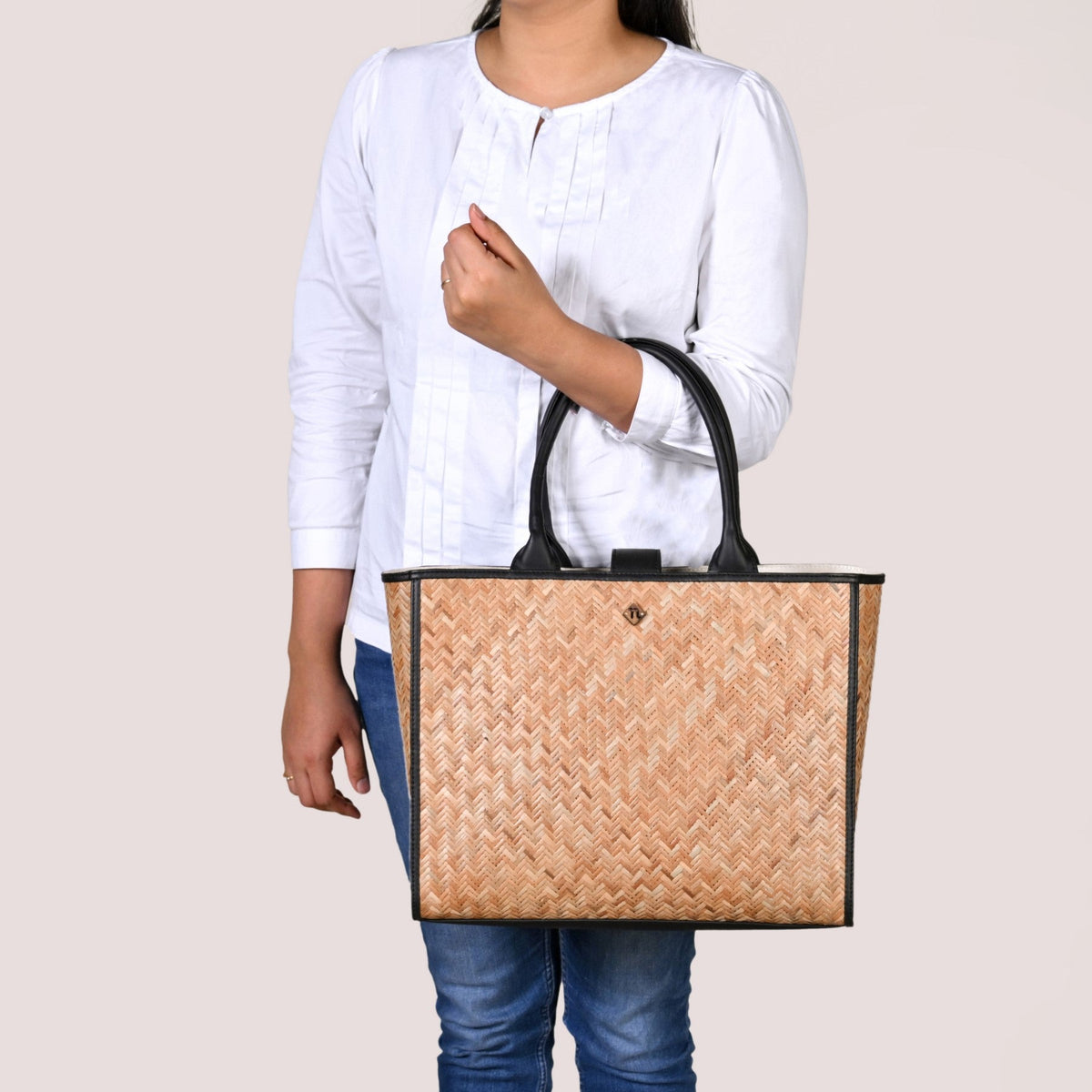 BreezeBag Carryall Black Tote Nestasia
