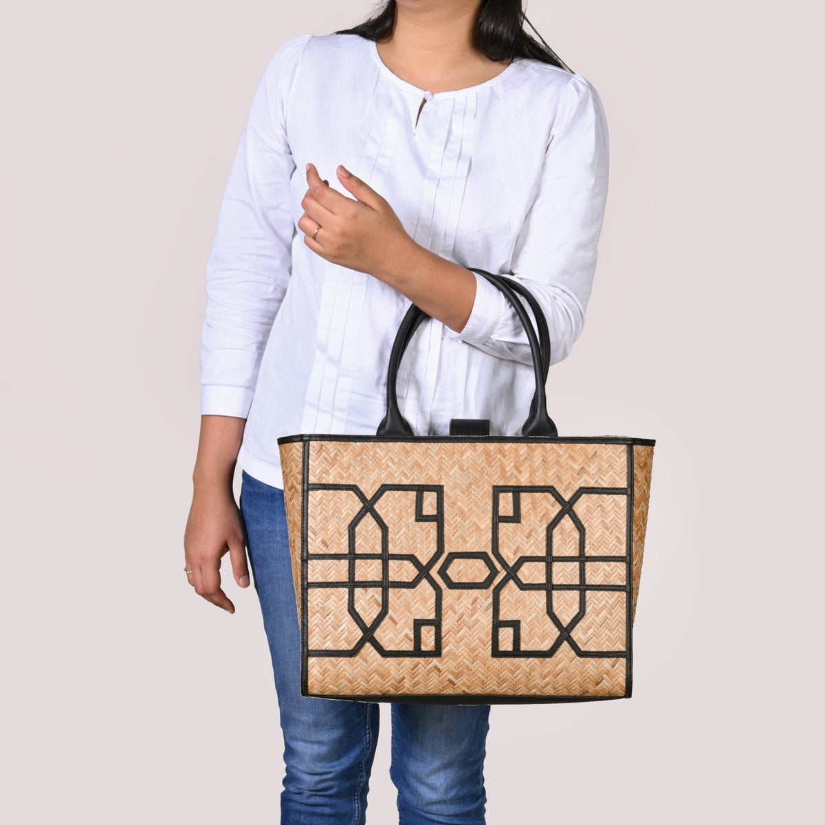 BreezeBag Handwoven Carryall Tote Black Nestasia