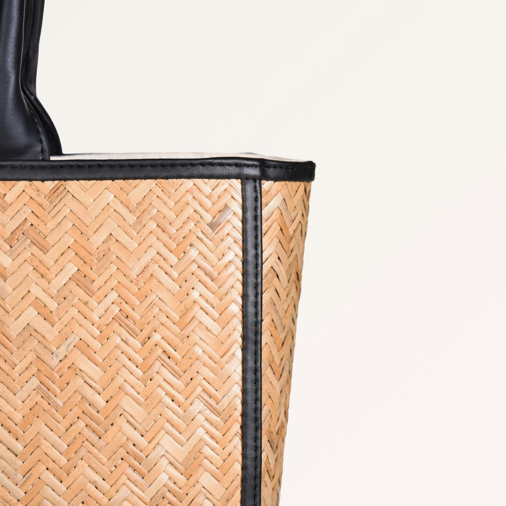 BreezeBag Handwoven Carryall Tote Black Nestasia