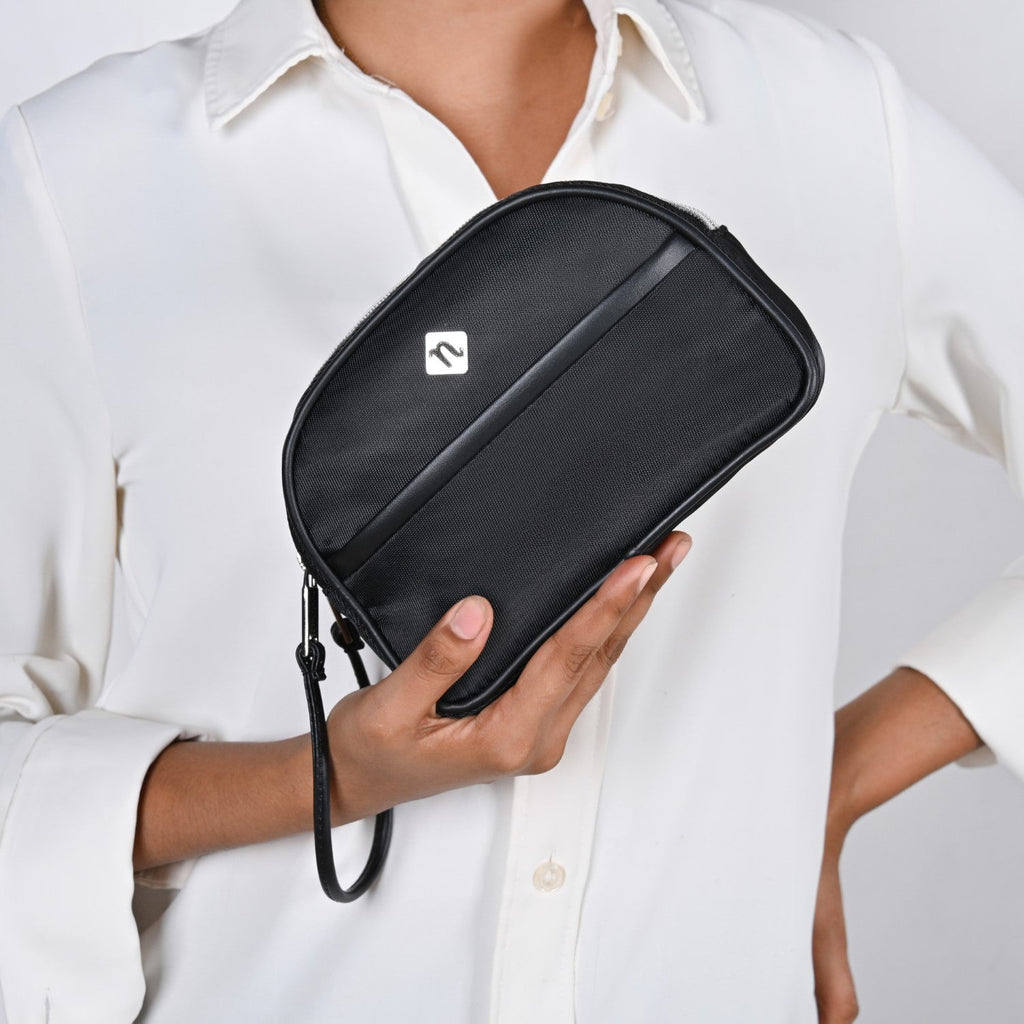 Signature Wristlet Wallet Black Nestasia