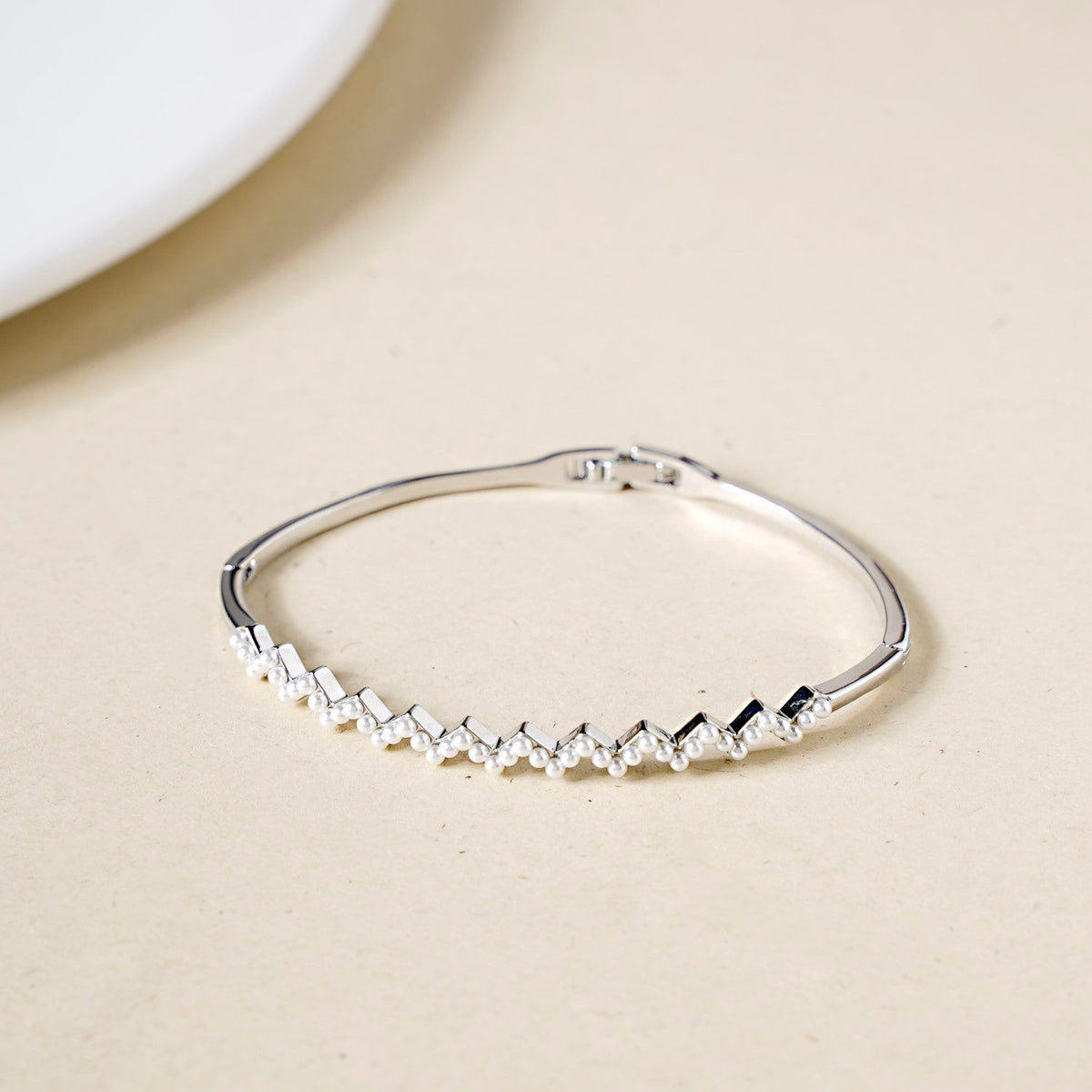 Silver Zigzag Pearl Bracelet Nestasia