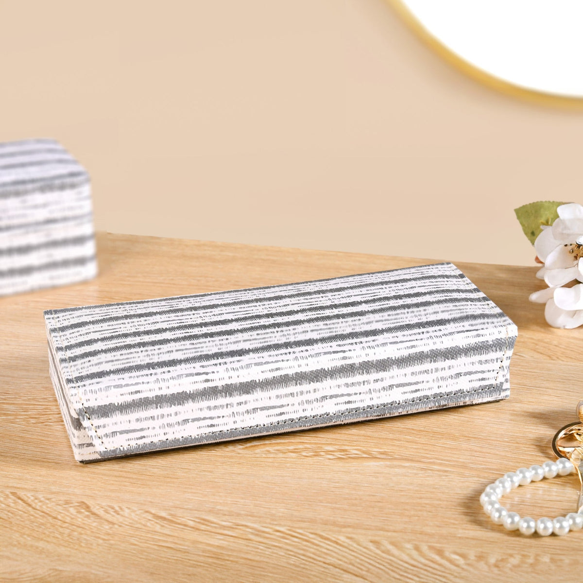 SlateLine Travel Friendly Sectioned Trinket Case Nestasia