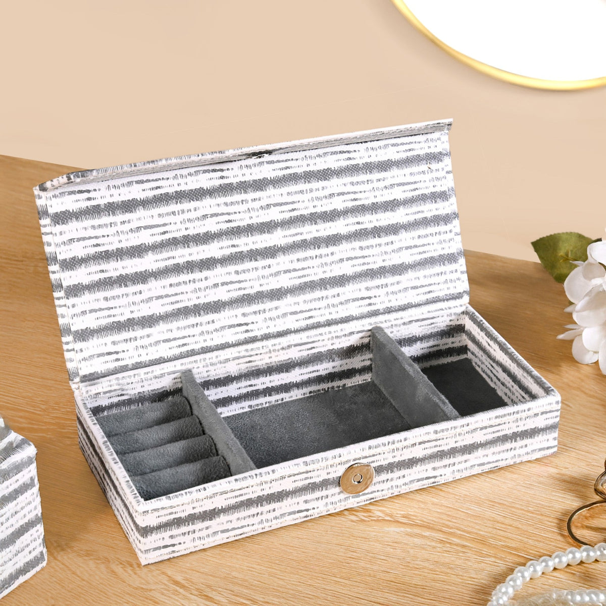 SlateLine Travel Friendly Sectioned Trinket Case Nestasia