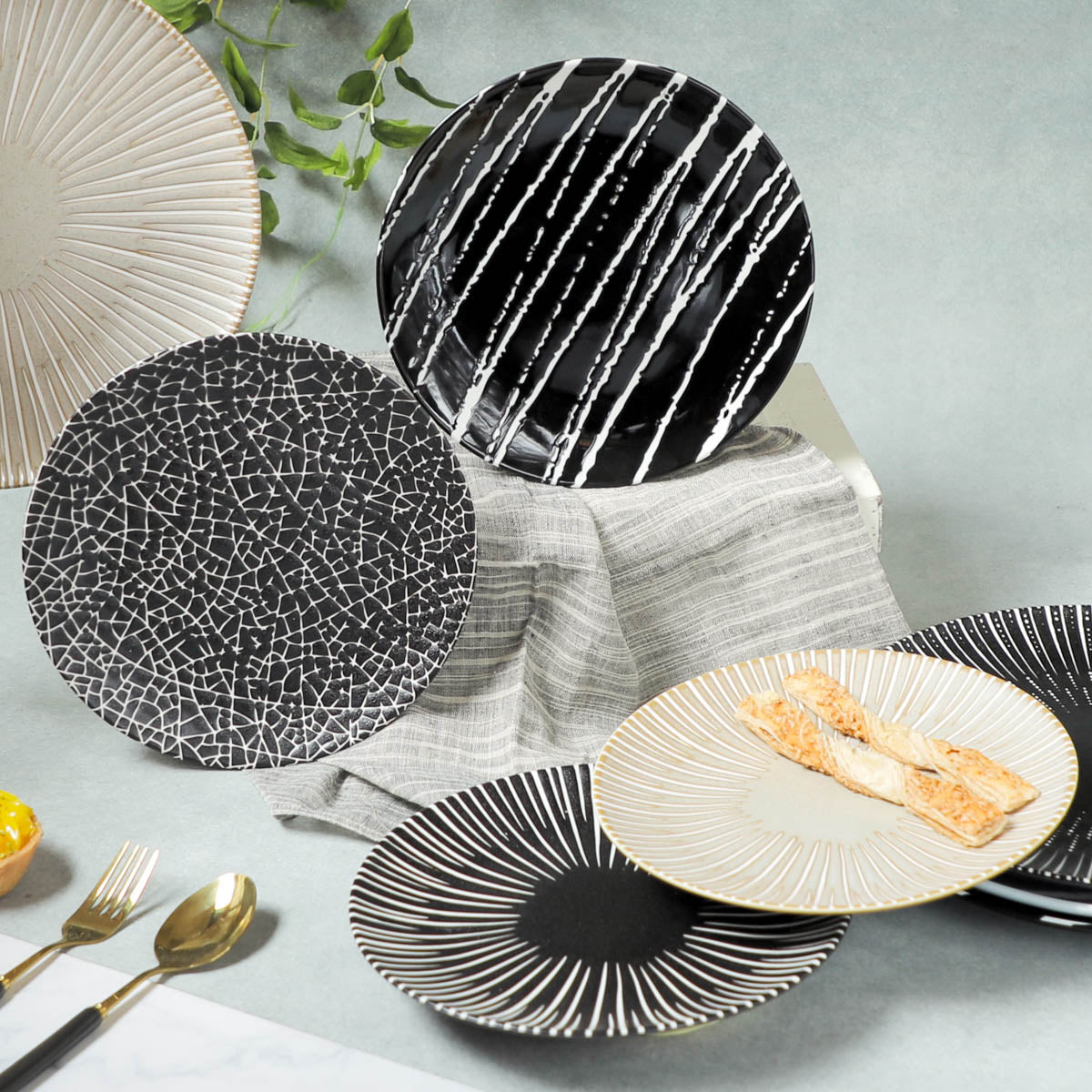 Sleek Snack Plate Nestasia