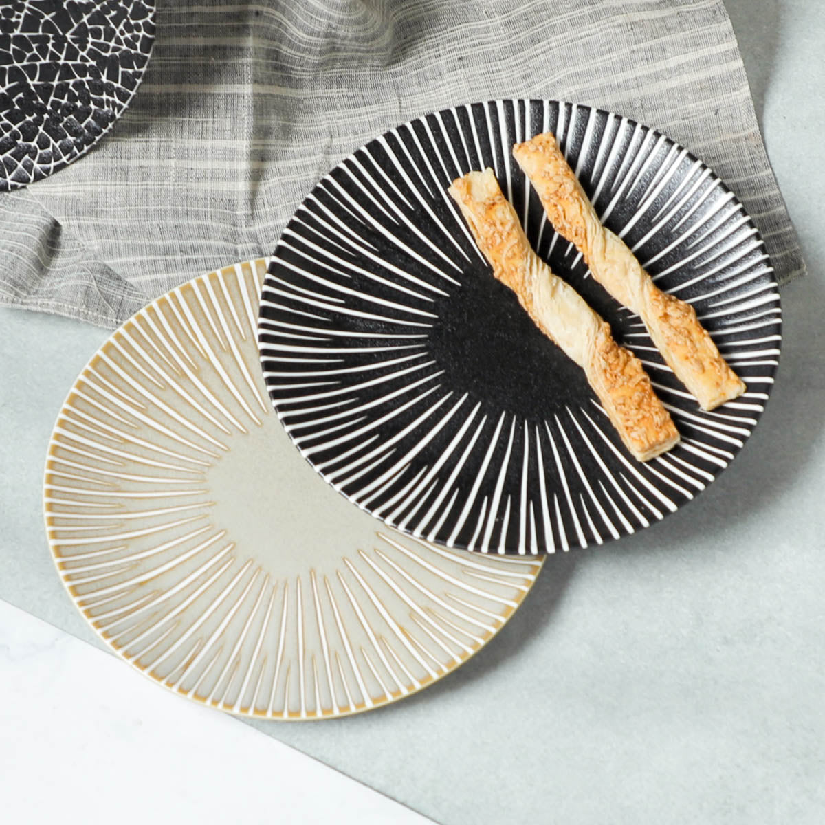 Sleek Snack Plate Nestasia