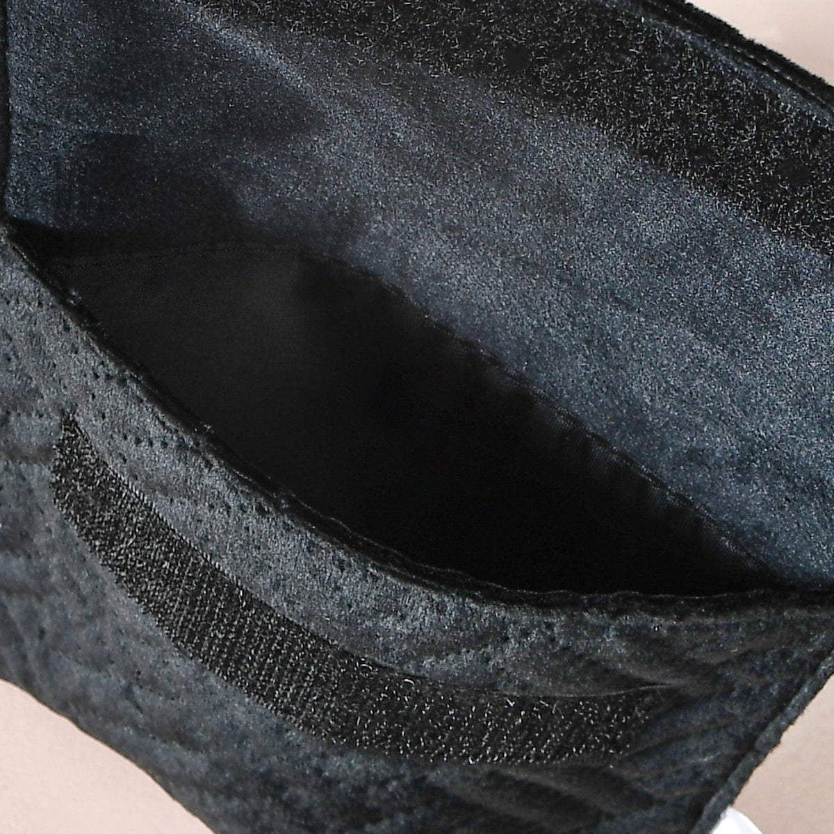 Sleek Small Cosmetic Pouch With Velcro Set Of 4 Nestasia
