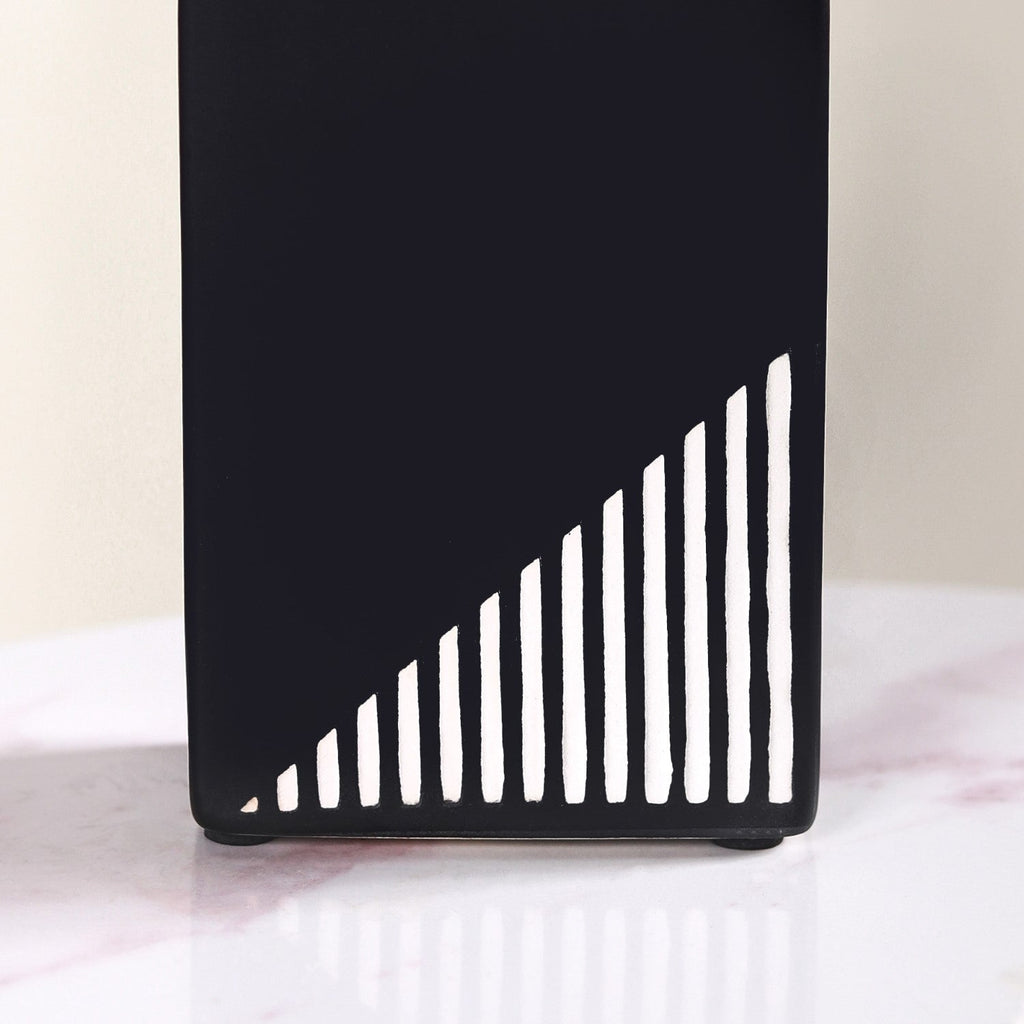 Black And White Arch Vase Nestasia