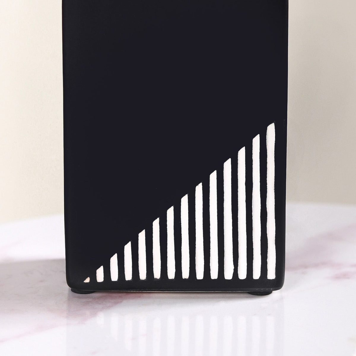 Black And White Arch Vase Nestasia