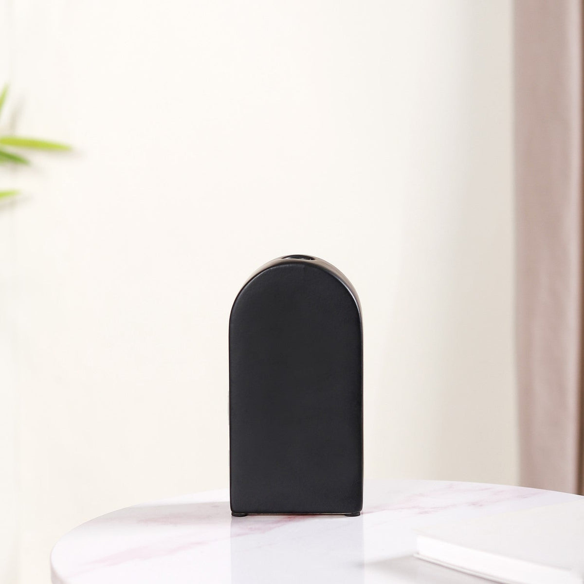 Black And White Arch Vase Nestasia