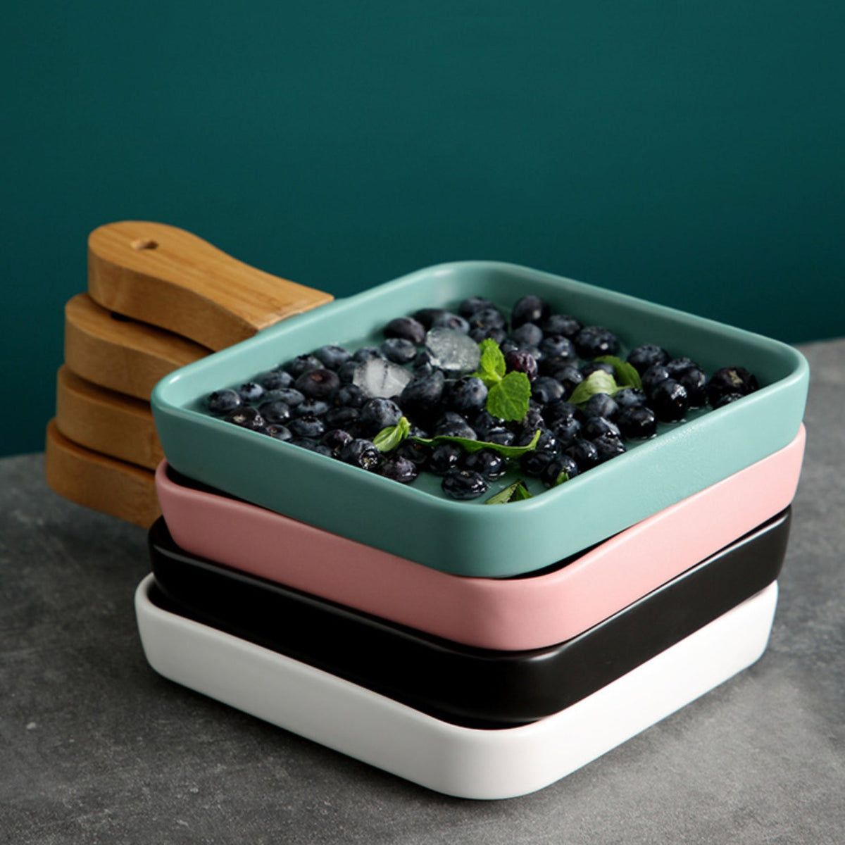 Square Plate With Wooden Handle Black Nestasia