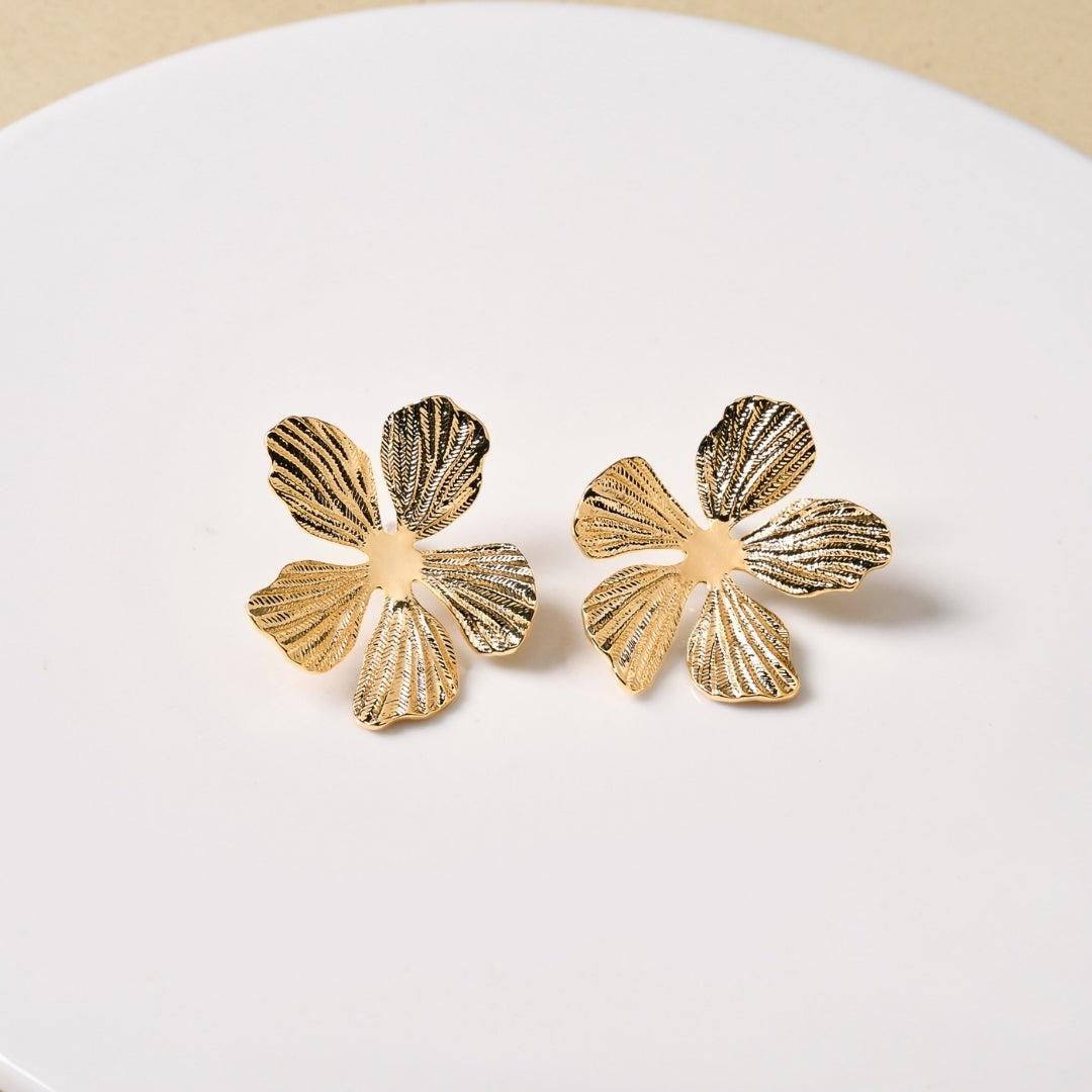 Everbloom Studs Gold Nestasia