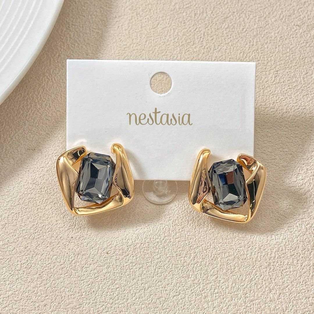 Noir Twist Statement Studs Nestasia