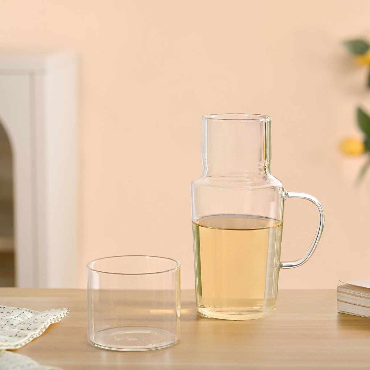Clear Glass Carafe With Cup Nestasia