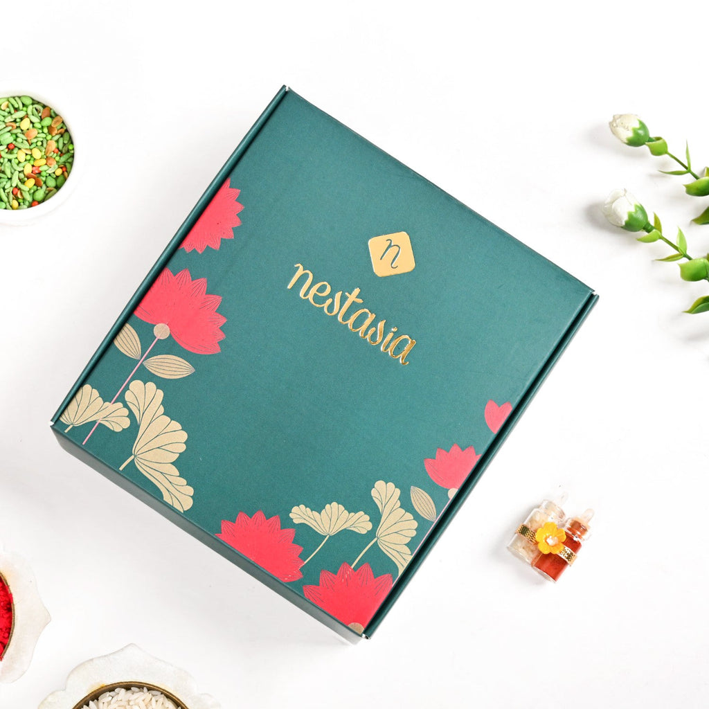 Classic Clover Mauli Rakhi Gift Set Nestasia