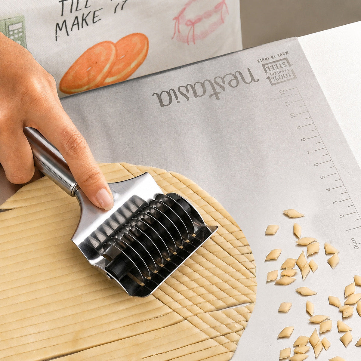 Rolling Spaghetti Cutter Nestasia